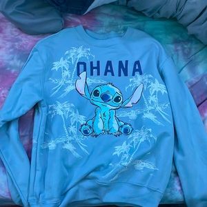 Disney stitch shirt, xs, and barley worn maybe 2 times, and no stains